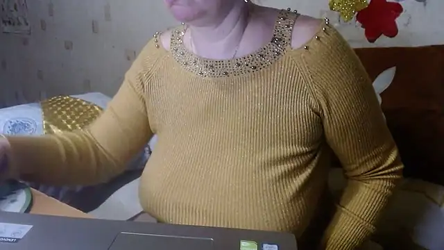 QueenLana online show from February 12, 3:38 pm