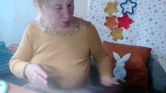 QueenLana online show from October 24, 8:33 am