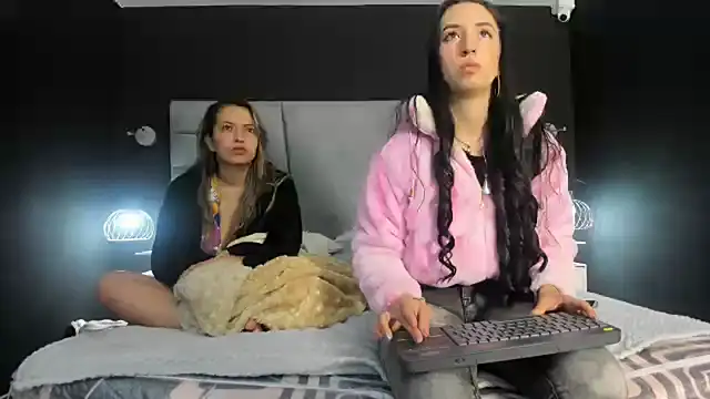 danaythamara1 online show from February 22, 9:15 pm