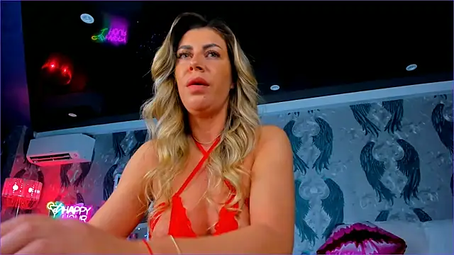 Snapshot of anneswhite chatting on February 19, 4:44 am anneswhite online show from February 19, 4:44 am