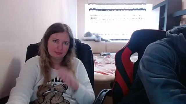 PeterAndJen online show from March 12, 9:23 am