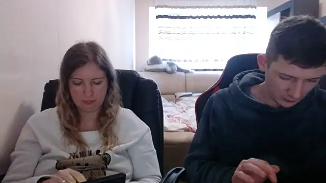 PeterAndJen online show from March 12, 12:26 pm