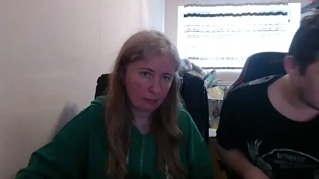 PeterAndJen online show from April 18, 7:58 pm