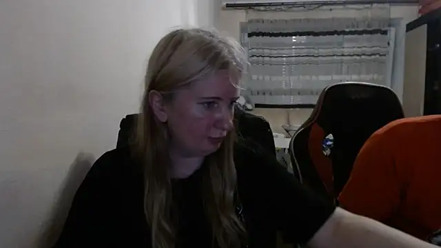 PeterAndJen online show from June 7, 7:28 pm