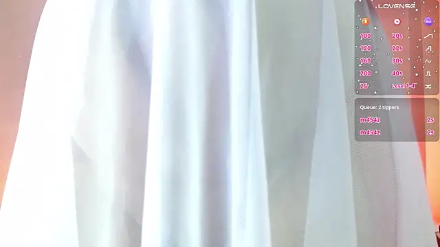 Snapshot of hornystepmommy chatting on December 22, 9:44 am hornystepmommy online show from December 22, 9:44 am