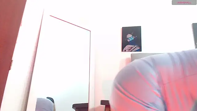 Snapshot of hornystepmommy chatting on March 5, 7:49 pm hornystepmommy online show from March 5, 7:49 pm