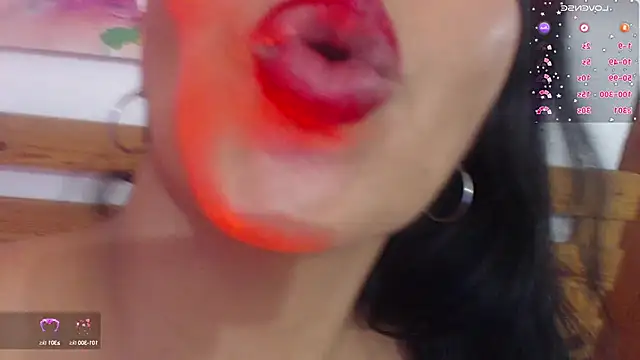 Snapshot of hornystepmommy chatting on March 11, 10:31 pm hornystepmommy online show from March 11, 10:31 pm