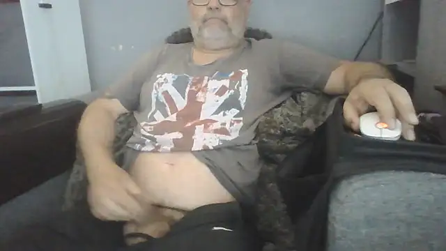 Snapshot of Naturistmale45 chatting on May 31, 9:49 am Naturistmale45 online show from May 31, 9:49 am