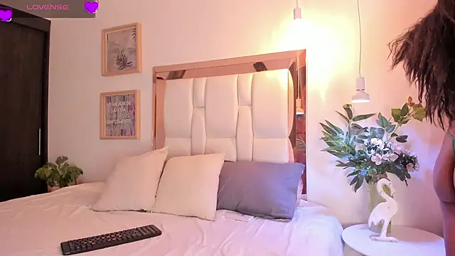 Snooky Clinton online show from March 8, 3:06 am