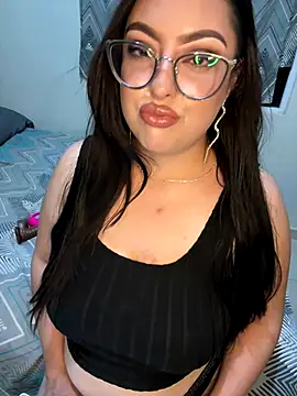 Snapshot of MileyGia chatting on November 8, 1:06 am MileyGia online show from November 8, 1:06 am