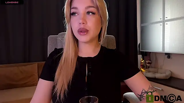 Snapshot of ariashaa chatting on May 6, 1:38 pm ariashaa online show from May 6, 1:38 pm