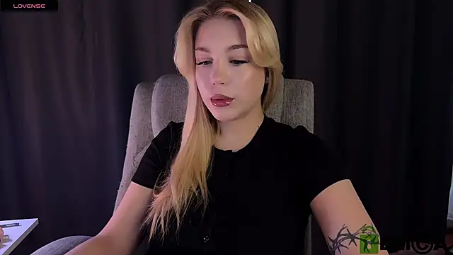 Snapshot of ariashaa chatting on June 6, 2:22 pm ariashaa online show from June 6, 2:22 pm