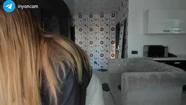 Snapshot of _in_yan chatting on December 17, 4:12 am in yan online show from December 17, 4:12 am