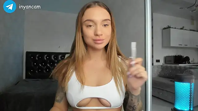 Snapshot of _in_yan chatting on January 14, 4:15 am in yan online show from January 14, 4:15 am