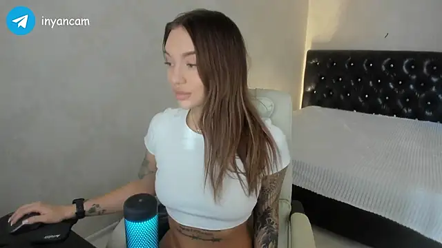 Snapshot of _in_yan chatting on February 9, 5:40 am in yan online show from February 9, 5:40 am