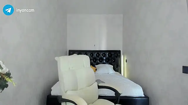 Snapshot of _in_yan chatting on March 17, 3:03 am in yan online show from March 17, 3:03 am