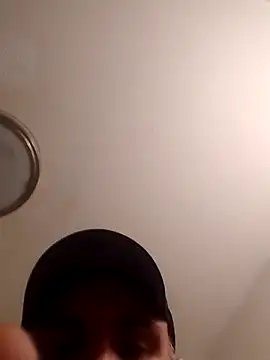 Snapshot of Dnbigo89 chatting on February 15, 5:50 pm Dnbigo89 online show from February 15, 5:50 pm