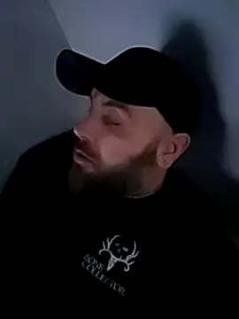 Snapshot of Dnbigo89 chatting on February 21, 9:43 pm Dnbigo89 online show from February 21, 9:43 pm