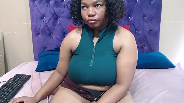 Snapshot of EBONYBUSTYY chatting on February 28, 10:41 am EBONYBUSTYY online show from February 28, 10:41 am