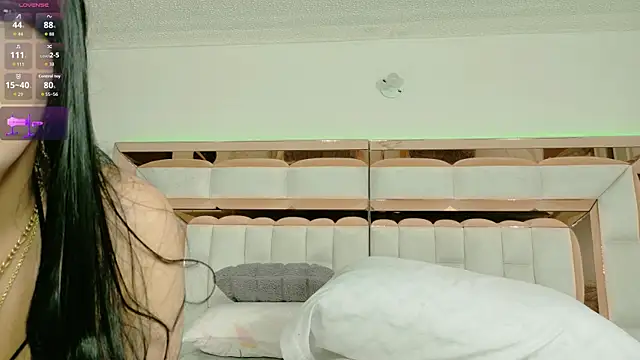 im yours 01 online show from October 28, 2:04 am