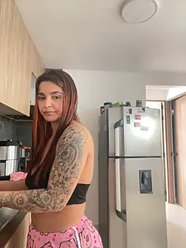 Sarah Jhonson online show from April 18, 3:27 pm