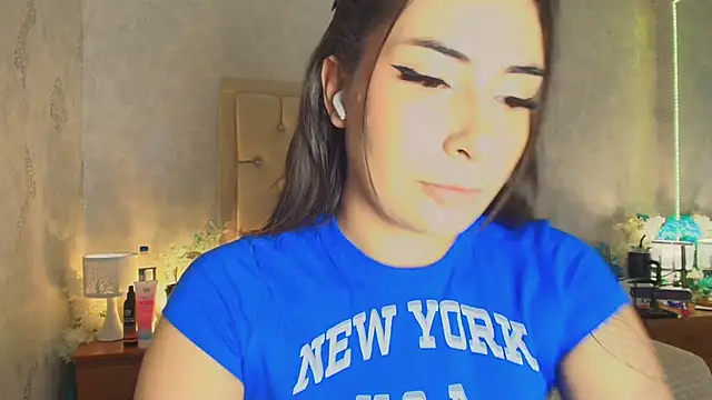 nini love01 online show from February 3, 4:14 am