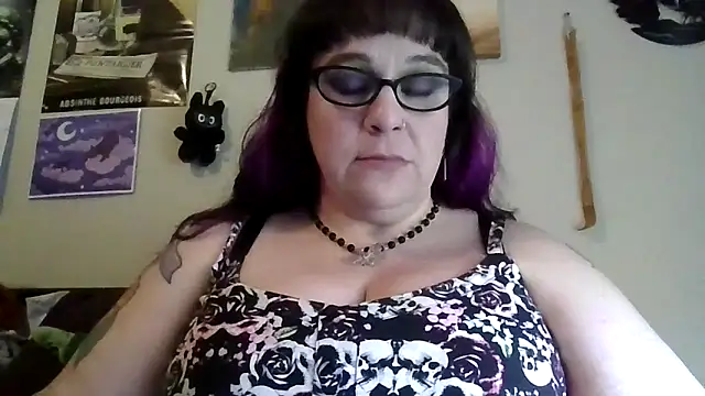 GothyBaby online show from April 3, 10:30 pm