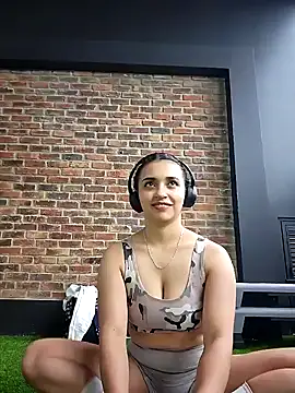 Lucy Marin online show from December 7, 7:21 pm