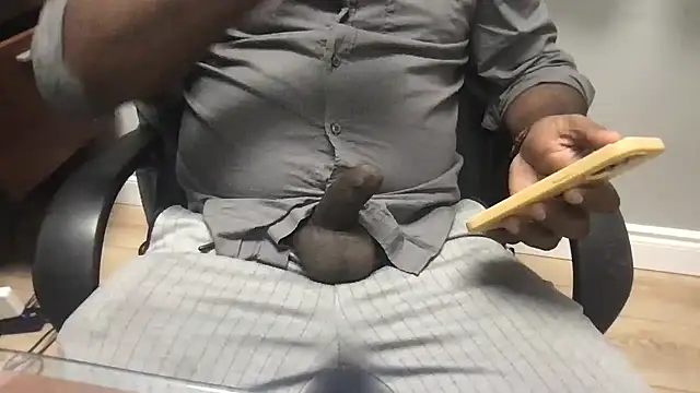 Snapshot of kirancanada1 chatting on December 5, 10:45 pm kirancanada1 online show from December 5, 10:45 pm