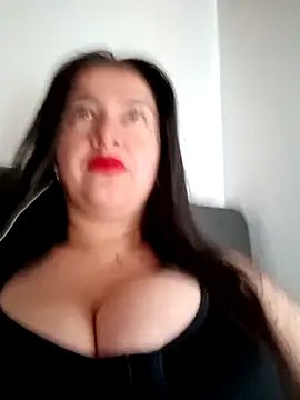 Snapshot of Cherry_1992 chatting on May 6, 11:37 am Cherry 1992 online show from May 6, 11:37 am