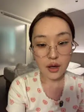 Snapshot of sphynx-_- chatting on May 20, 7:58 am sphynx- - online show from May 20, 7:58 am