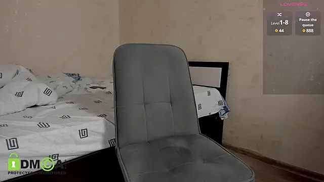 Snapshot of Model_Mike chatting on January 28, 4:39 am Model Mike online show from January 28, 4:39 am