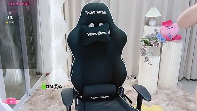 Happy Kitty online show from December 7, 1:18 pm