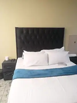 CuteHoney92 online show from April 23, 9:30 am