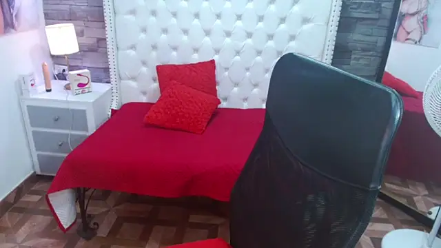 Snapshot of TRINY_TS chatting on December 9, 4:26 pm TRINY TS online show from December 9, 4:26 pm