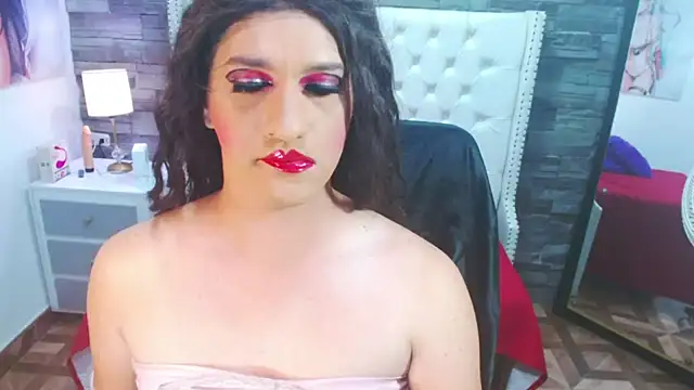 Snapshot of TRINY_TS chatting on December 31, 1:04 am TRINY TS online show from December 31, 1:04 am