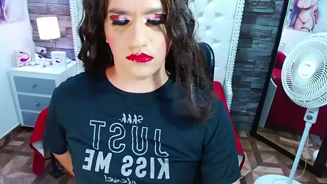 Snapshot of TRINY_TS chatting on February 4, 11:49 pm TRINY TS online show from February 4, 11:49 pm