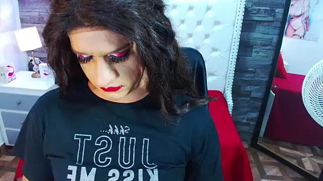 Snapshot of TRINY_TS chatting on March 15, 2:55 pm TRINY TS online show from March 15, 2:55 pm