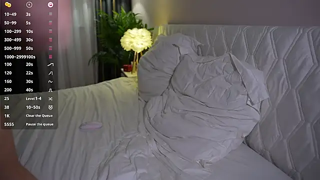 CatchMe1 online show from October 12, 5:01 pm