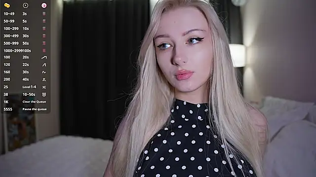 CatchMe1 online show from October 26, 6:25 pm