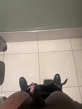 chocolatelongstrokes online show from April 4, 7:28 am