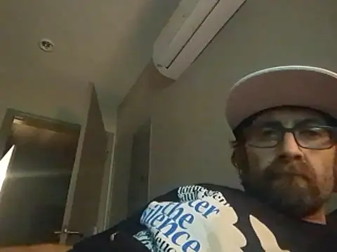 Snapshot of Bottomslut4tops84 chatting on November 18, 4:28 am Bottomslut4tops84 online show from November 18, 4:28 am