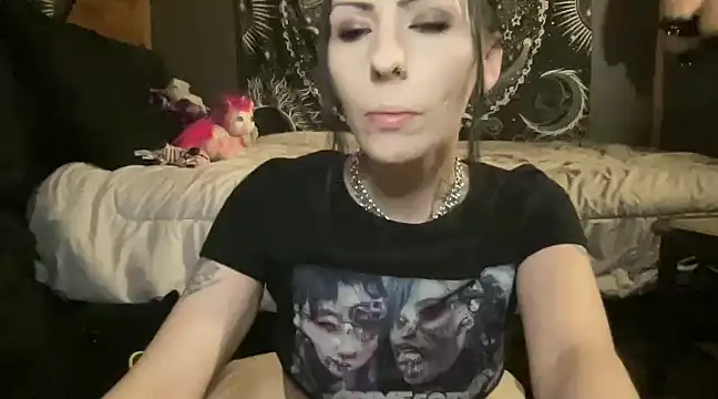 Snapshot of TeenyDoll chatting on December 18, 3:58 am TeenyDoll online show from December 18, 3:58 am