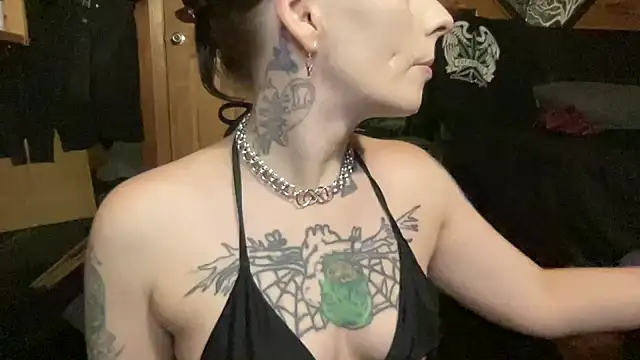 Snapshot of TeenyDoll chatting on September 18, 2:35 am TeenyDoll online show from September 18, 2:35 am