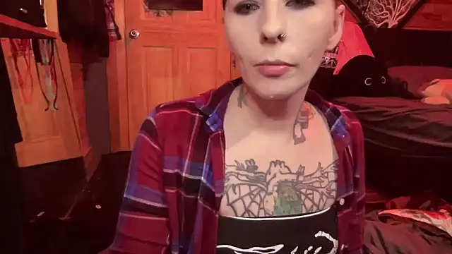 Snapshot of TeenyDoll chatting on October 14, 2:12 am TeenyDoll online show from October 14, 2:12 am