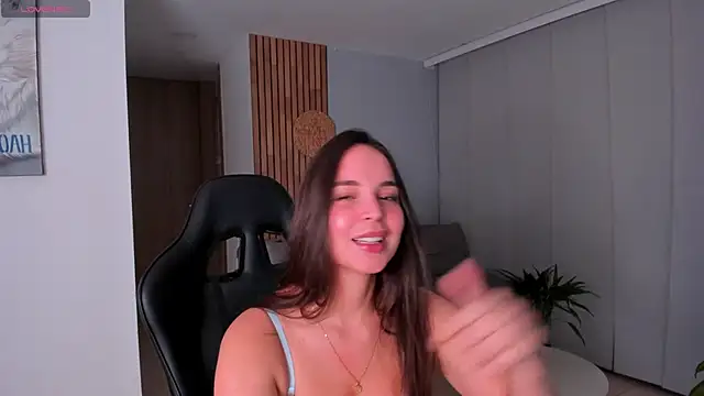 Snapshot of AnnieHallX chatting on April 28, 12:53 am AnnieHallX online show from April 28, 12:53 am