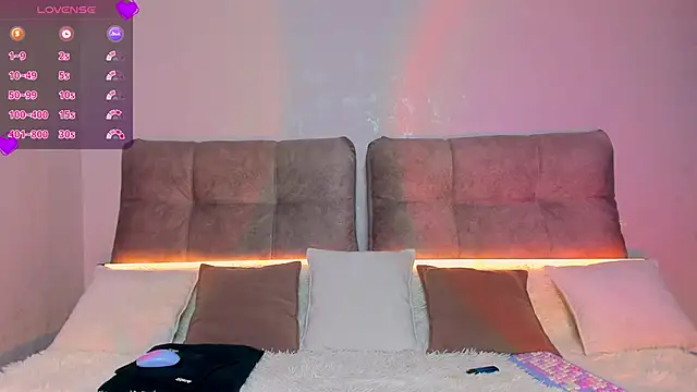 Snapshot of AriellaTesk chatting on December 2, 7:03 am AriellaTesk online show from December 2, 7:03 am