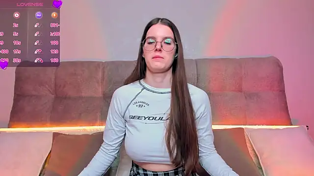 Snapshot of AriellaTesk chatting on December 16, 4:23 am AriellaTesk online show from December 16, 4:23 am