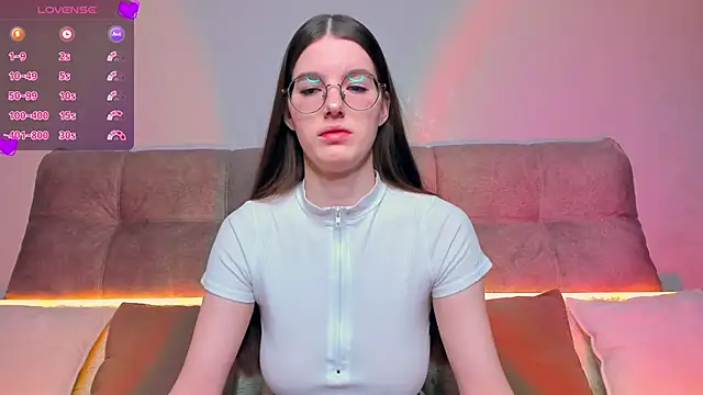 Snapshot of AriellaTesk chatting on December 19, 2:34 am AriellaTesk online show from December 19, 2:34 am