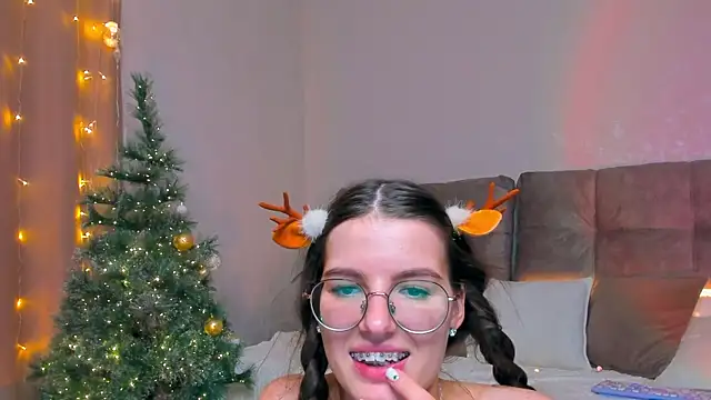 Snapshot of AriellaTesk chatting on January 1, 5:22 pm AriellaTesk online show from January 1, 5:22 pm